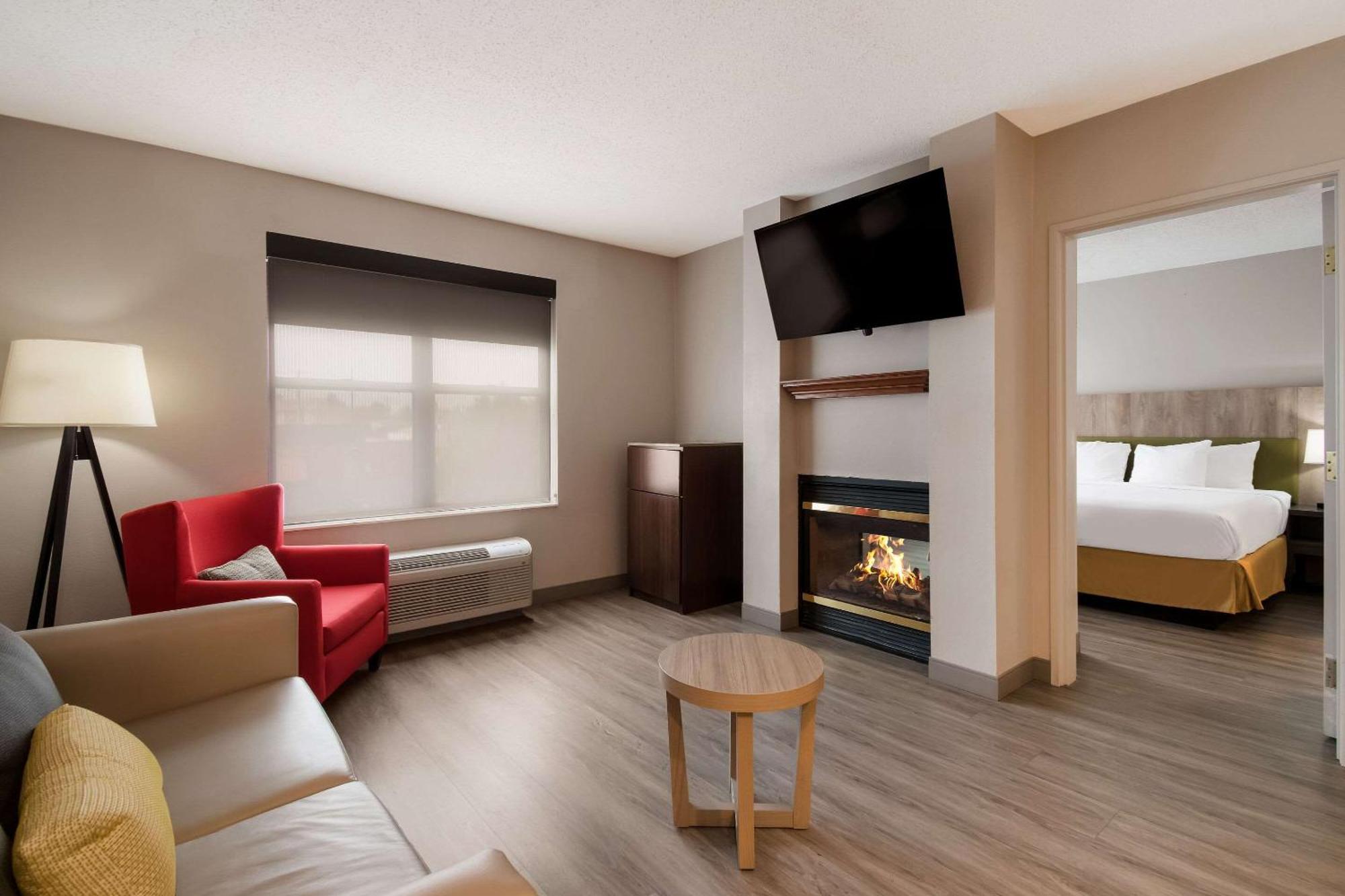 Country & By Radisson, Northeast - Hershey Inn