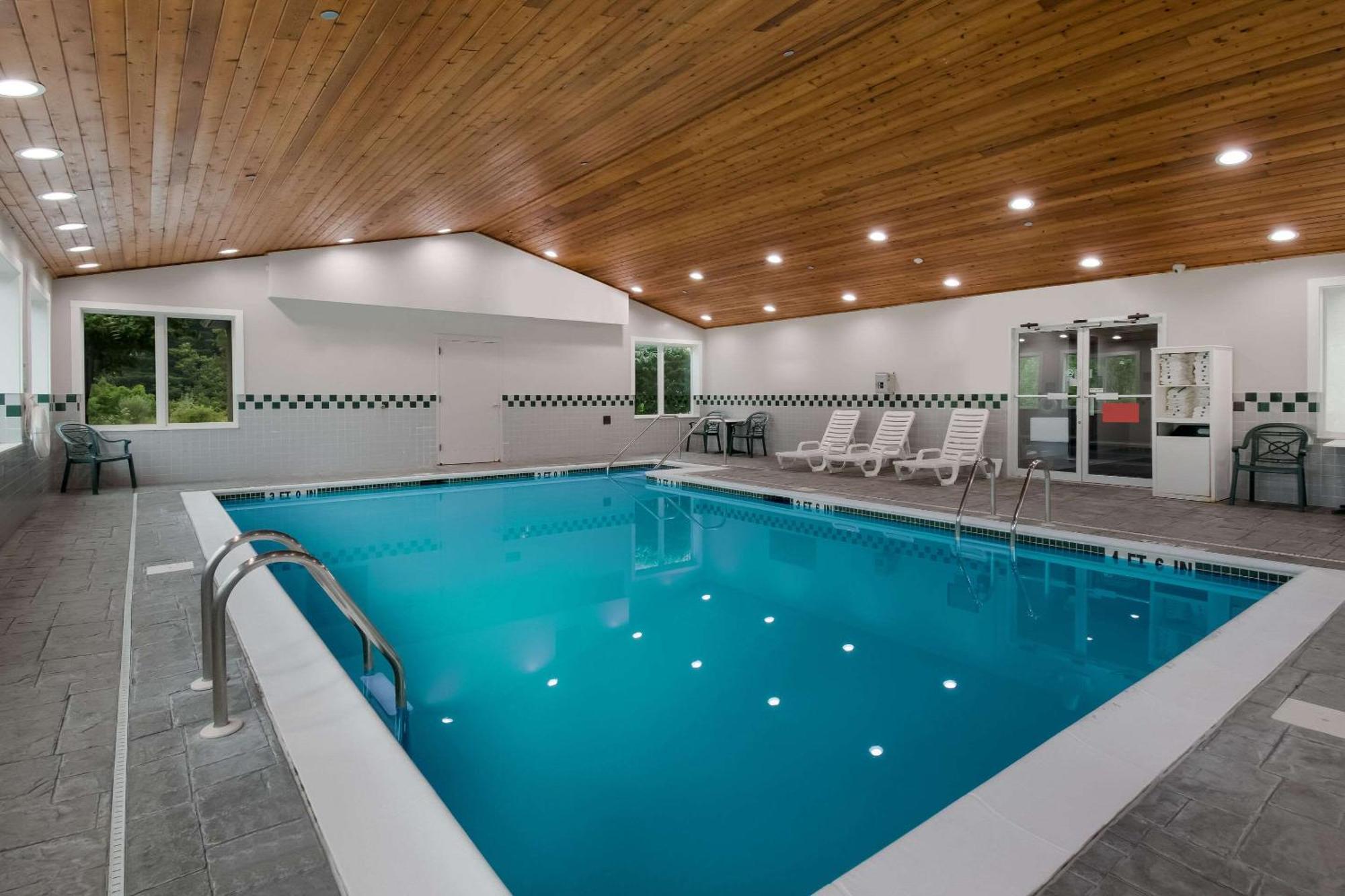 Country & By Radisson, Northeast - Hershey 3*